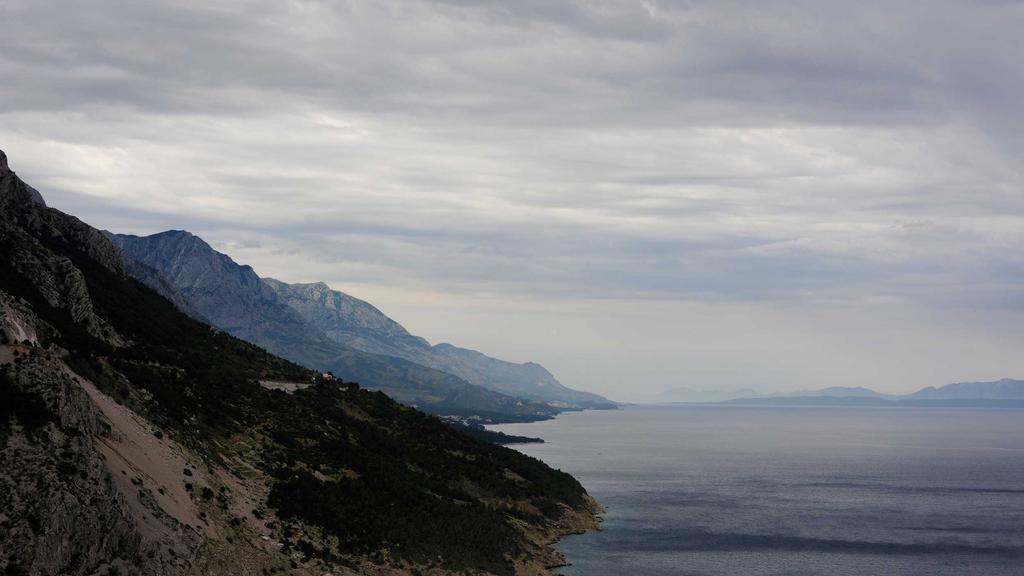 解锁秋冬保湿密码：积雪草+科学卸妆，肌肤水润不卡粉