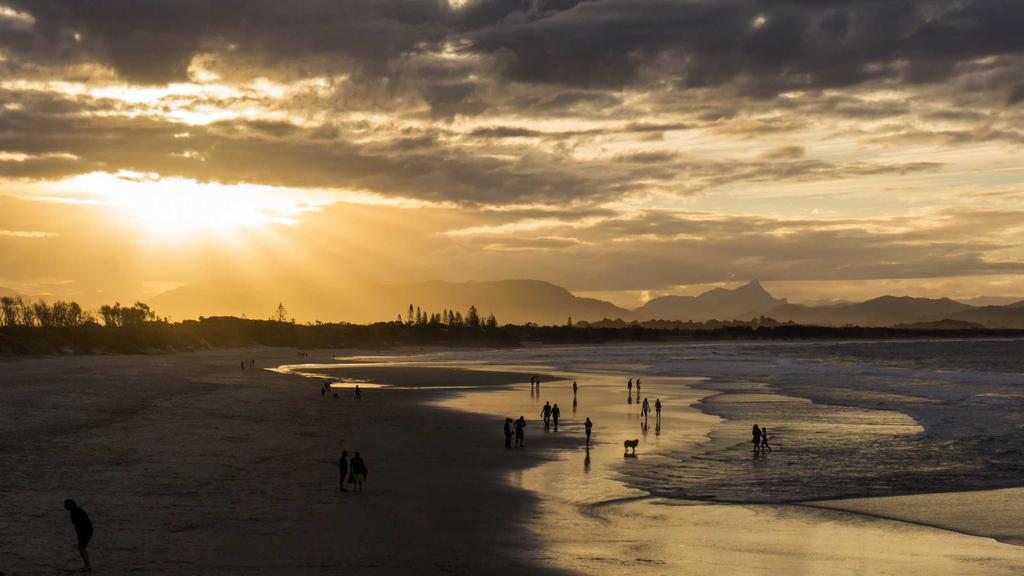 科学护肤指南：精华液+玻尿酸+眼霜排行，解锁年轻肌密