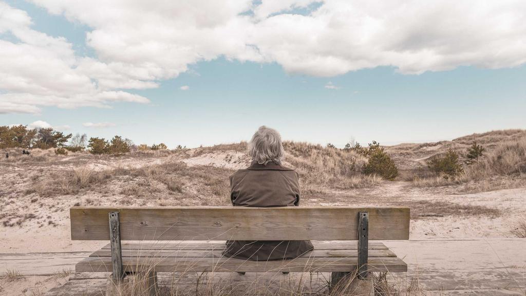 秋冬混合肌自救指南：分区护理+眼霜黄金法则