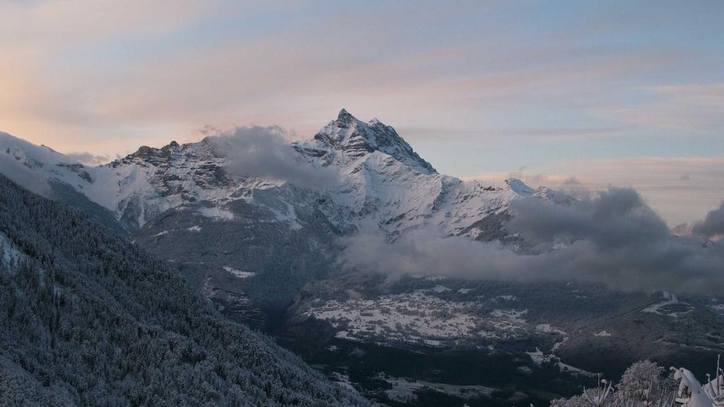 法令纹淡化+美白淡斑：胶原蛋白如何成为你的抗衰秘密武器？